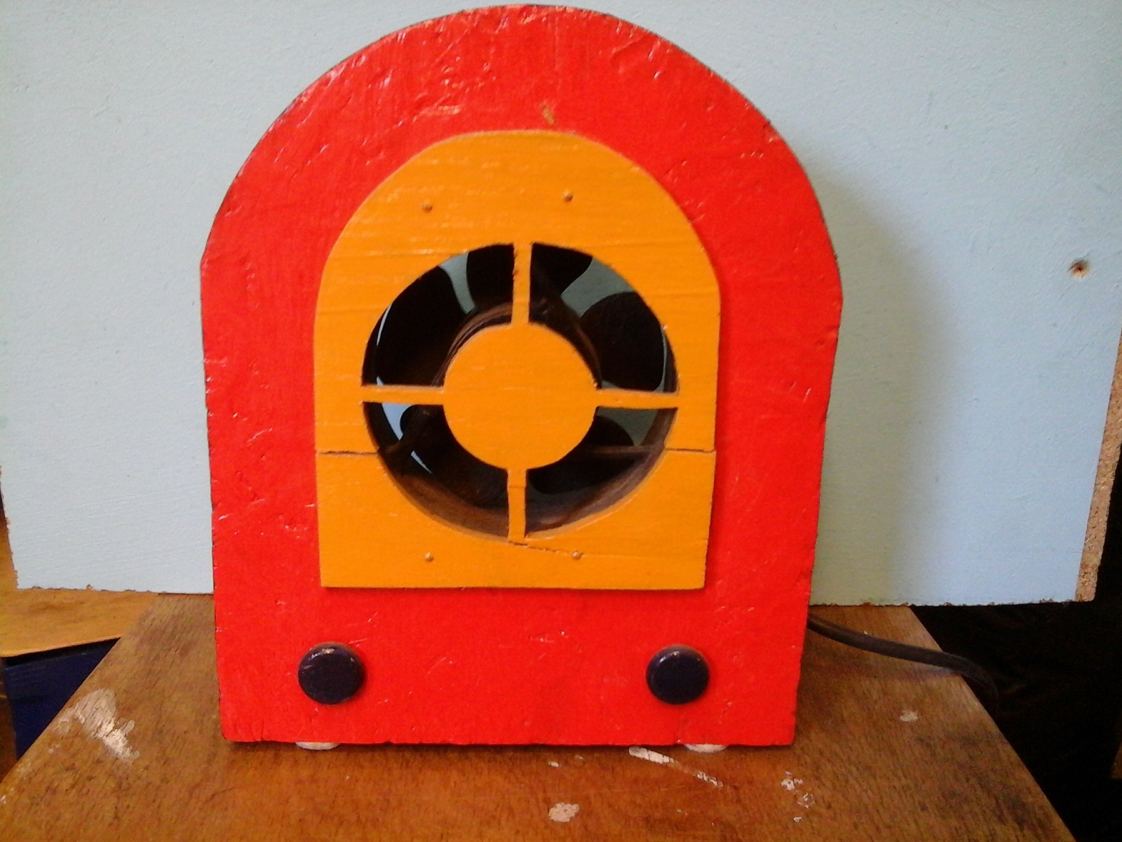 54Q SCRATCH-BUILT- FROM-WASTE COOLING RADIO.jpg