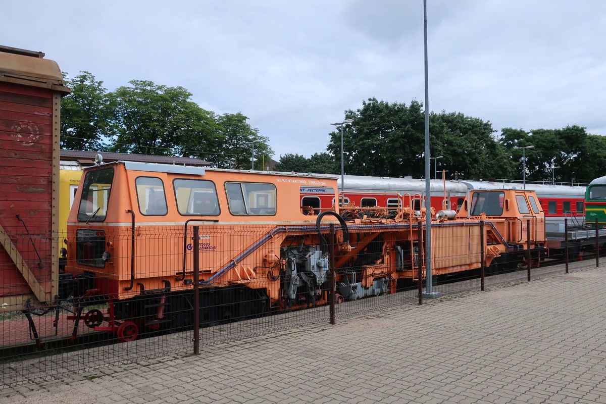 Historische onderhoudstrein bij het station van Vilnius 0193.jpg