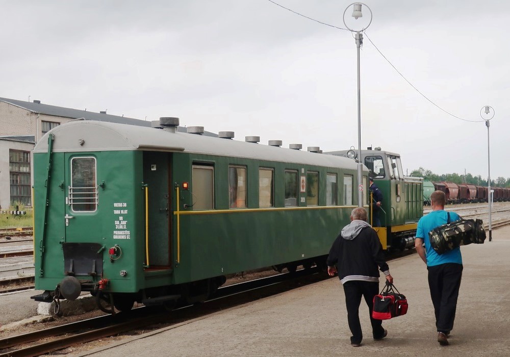 De trein naar Aluksne staat klaar voor vertrek 0361.jpg