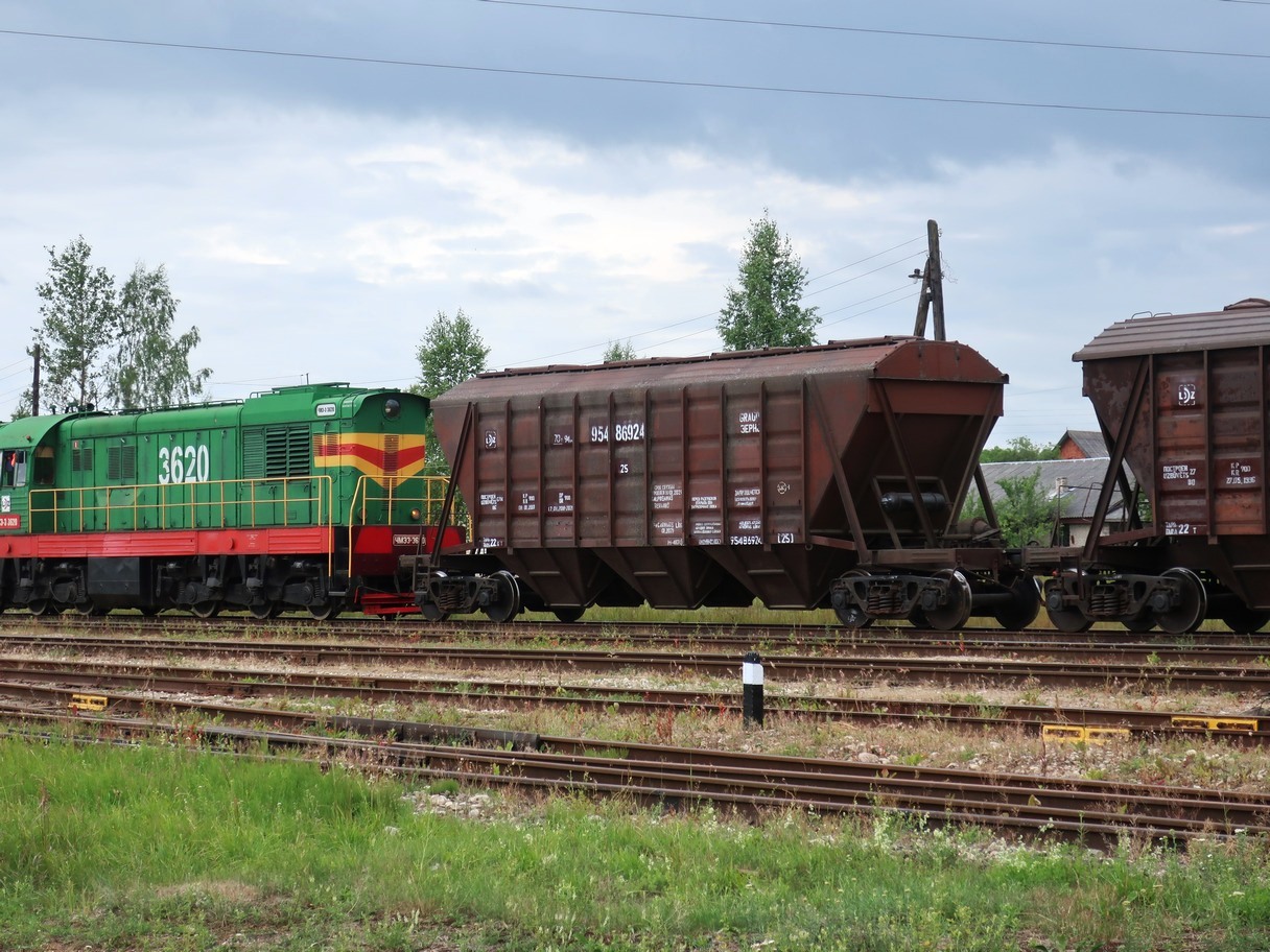 Diesel ЧM3-3-3620 vertrekt van het station van Gulbene 0302.jpg