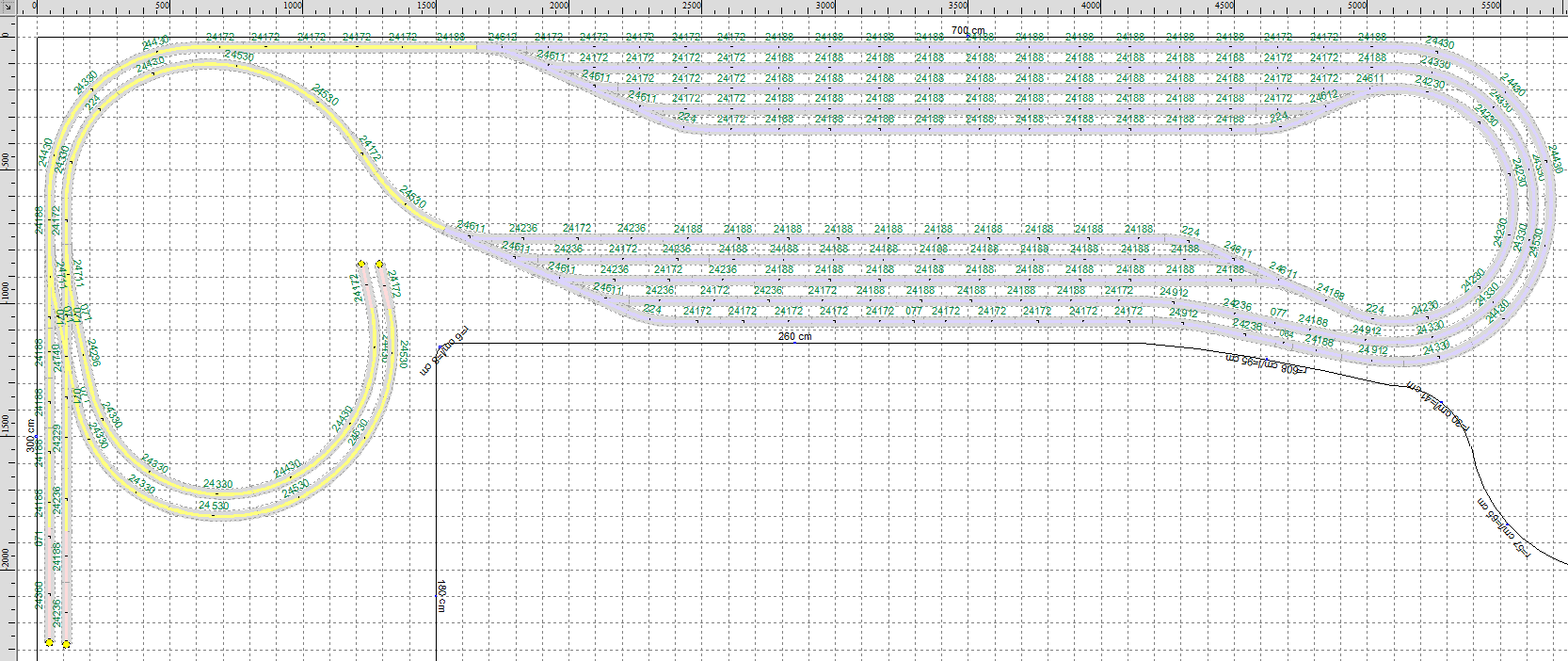 Baanplan U-vorm 700 x 300 (v5.3) - de laagste sporen aan de linkerkant, plus schaduwstation.png