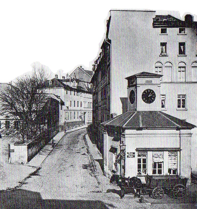 Uhrturm Fressgasse Waage.jpg