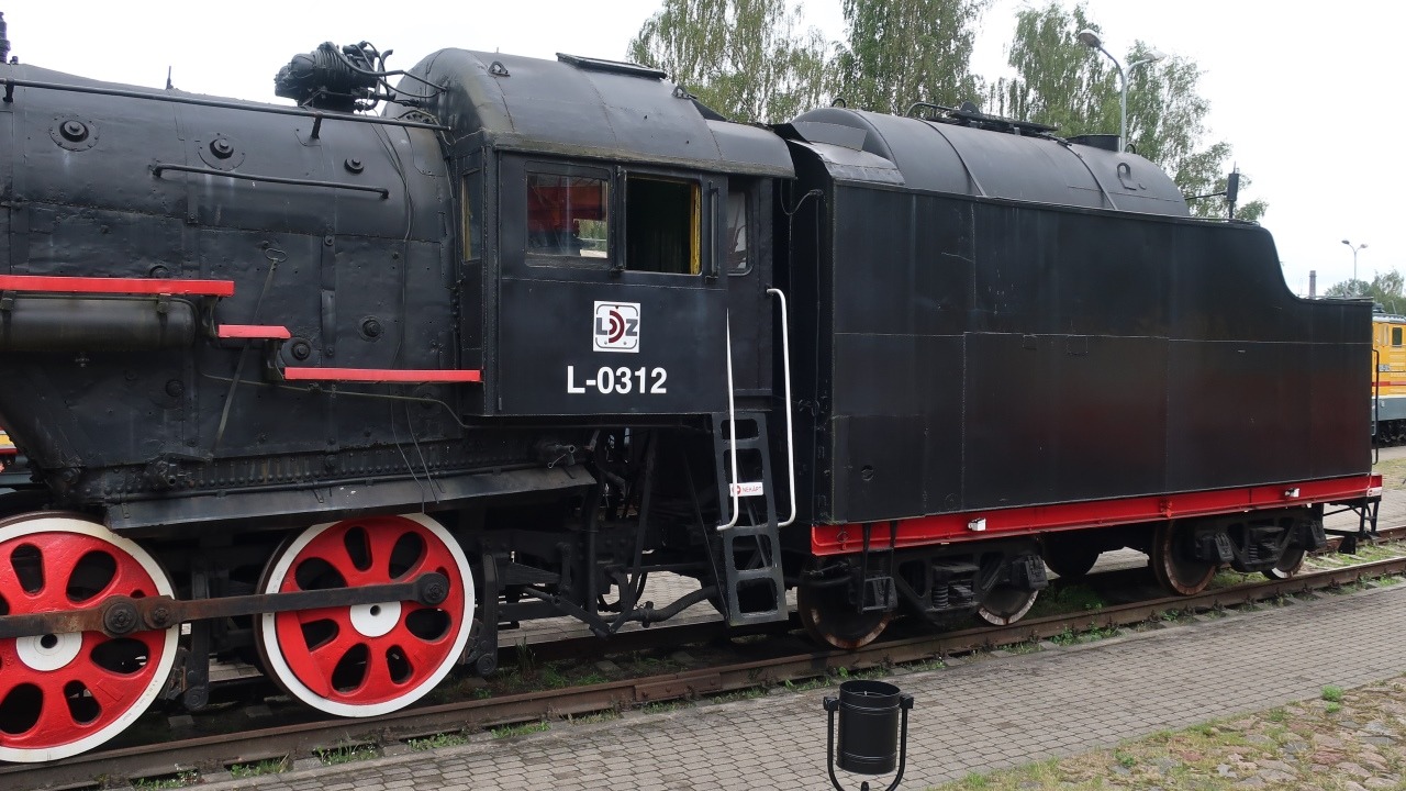 Stoomlocomotief L-0312 - spoorwegmuseum Riga 0241.jpg