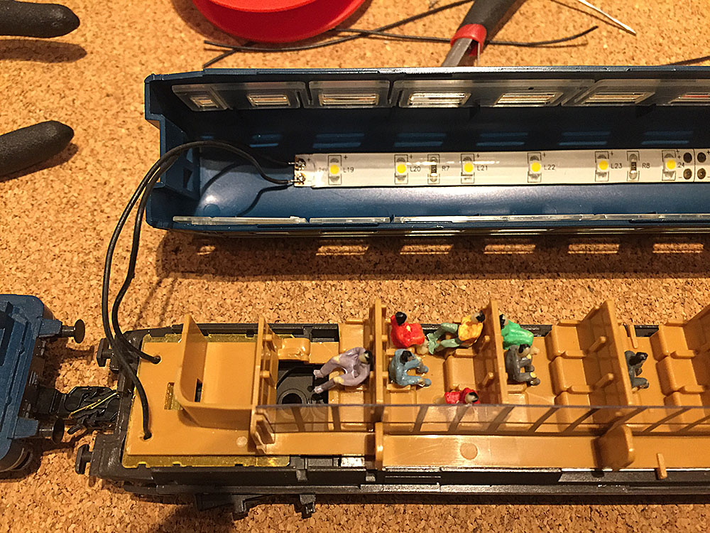 2015_02_08 inbouw verlichting wagons.JPG