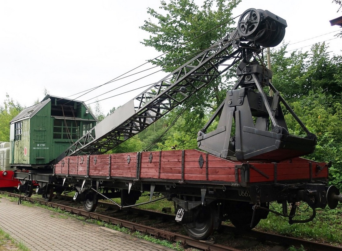 Russische kraanwagen uit 1940 - spoorwegmuseum Riga 0275.jpg