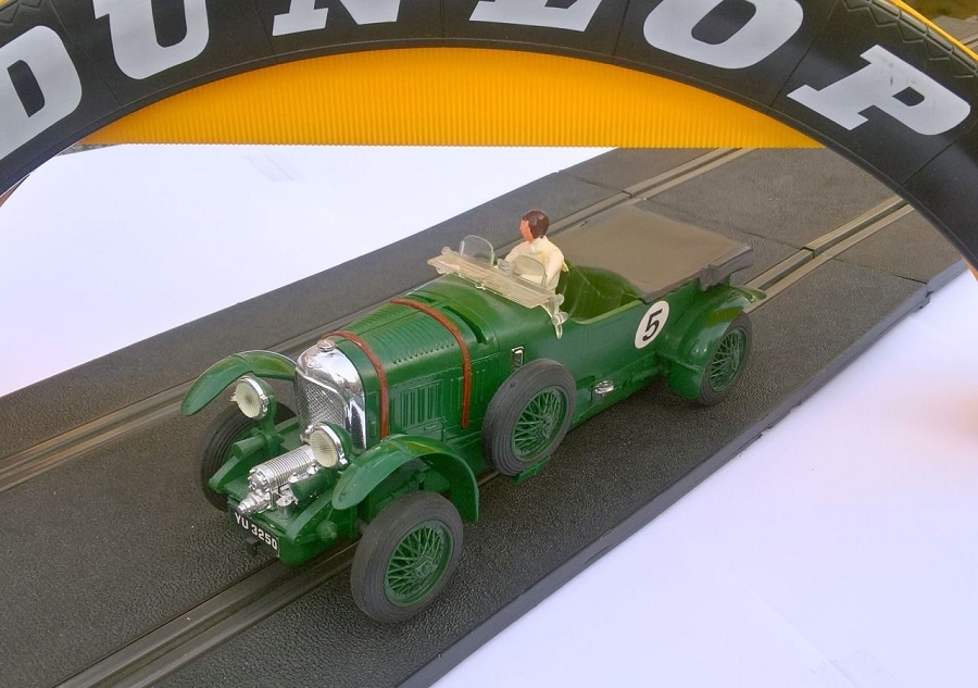 Bentley-van-Scalextric-voor-AutoRAI-in-Miniatuur-007-1280x901.jpg