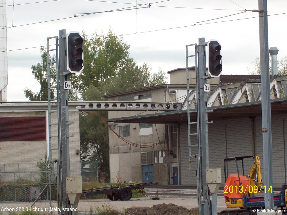 Arbon SBB 3-licht uitrijsein, staand-1.JPG