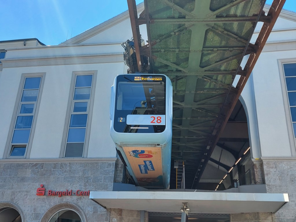 Schwebebahn Wuppertal.jpg