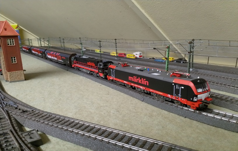 Märklin store locs 2018 & 2020.jpg