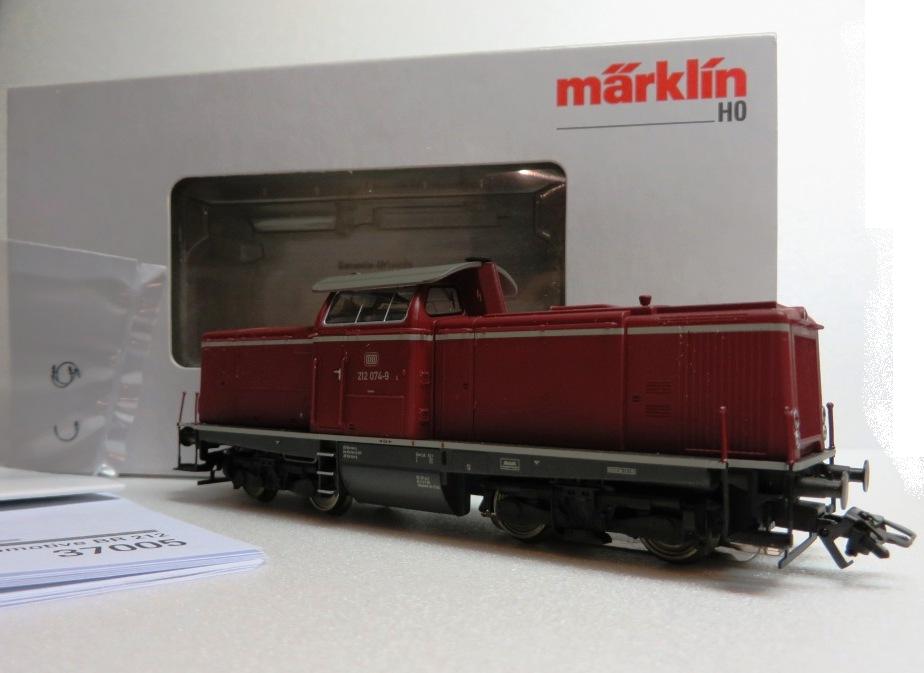 Marklin 37005 BR 212 1.jpg