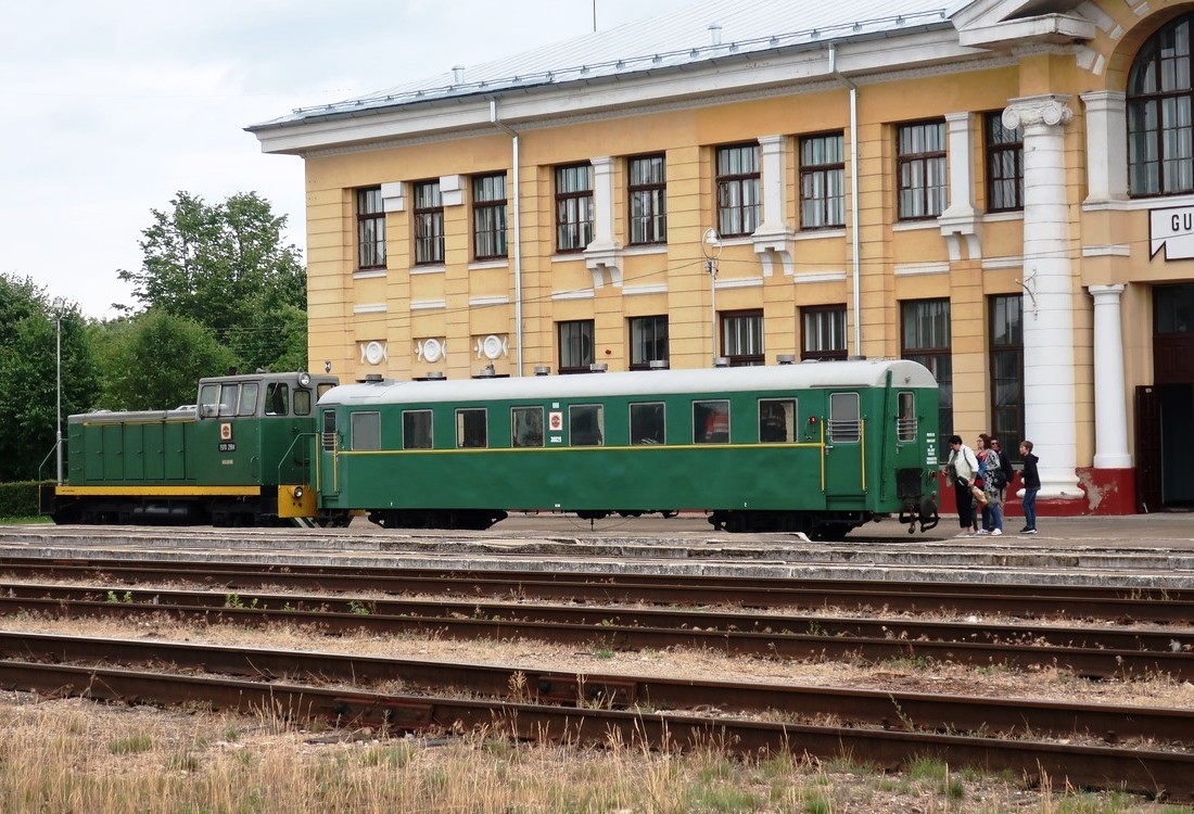 De trein naar Aluksne staat klaar voor vertrek 0360.jpg