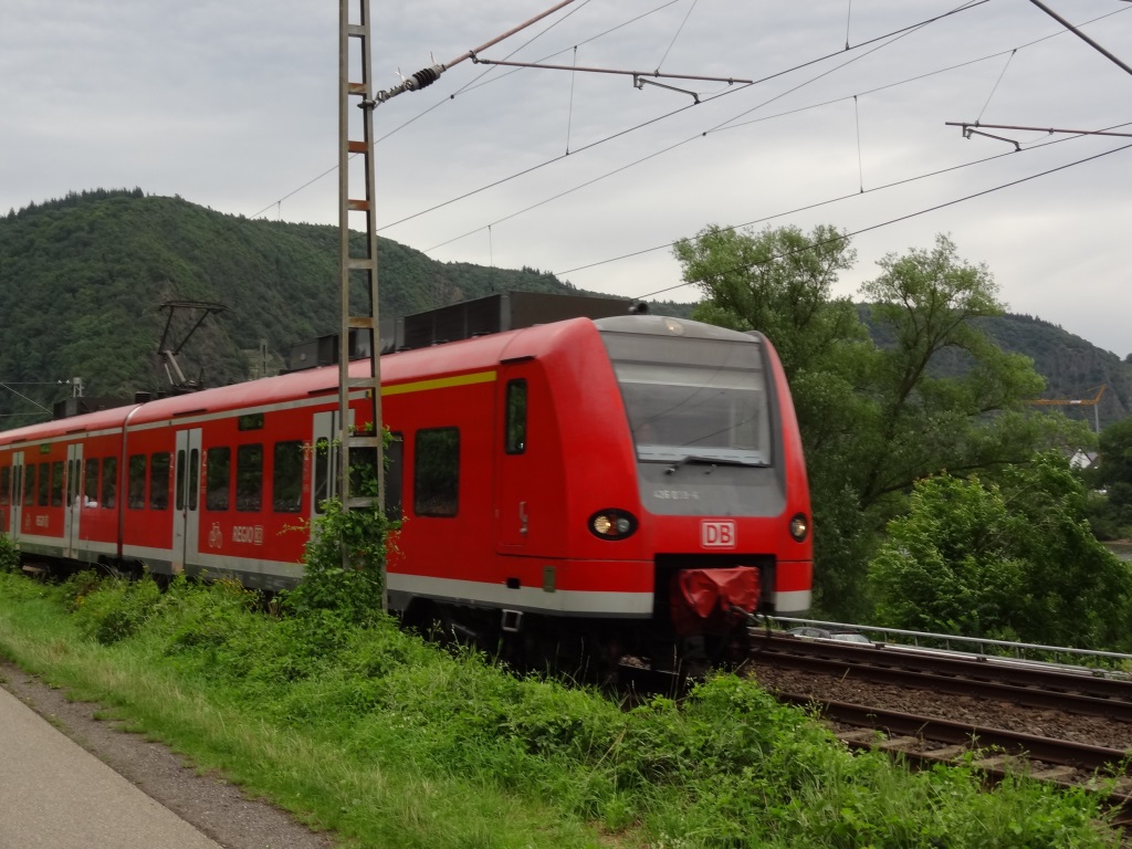 10. en natuurlijk de Mosel Express ergens tussen Winningen en Koblenz.jpg