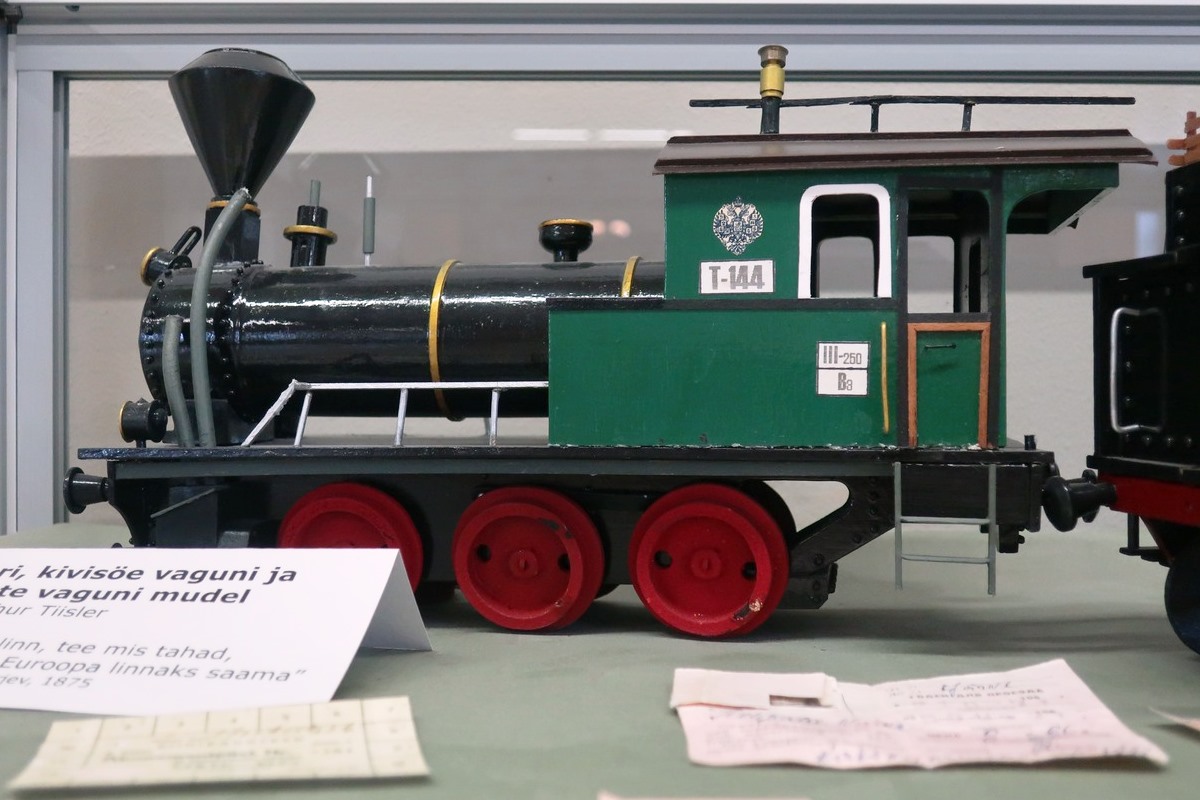 Modeltreintje in het stationsgebouw van Tartu 0379.jpg