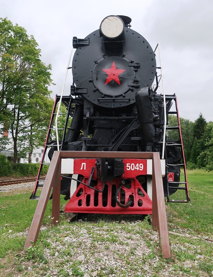 Vooraanzicht stoomlocomotief Л-5049.jpg