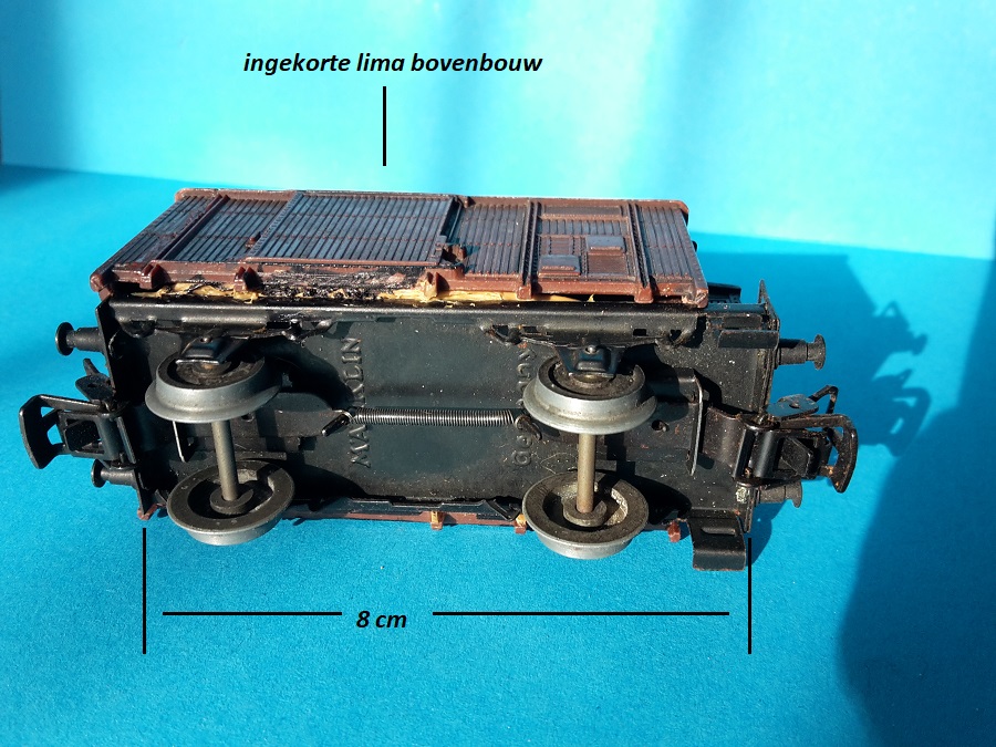 84I OUD ONDERSTEL VAN EEN MARKLINWAGENTJE.jpg