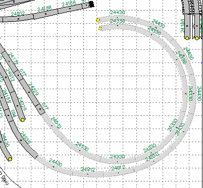 Baanplan U-vorm 700 x 300 (v5.1) - de onderliggende sporen aan de rechterkant.png