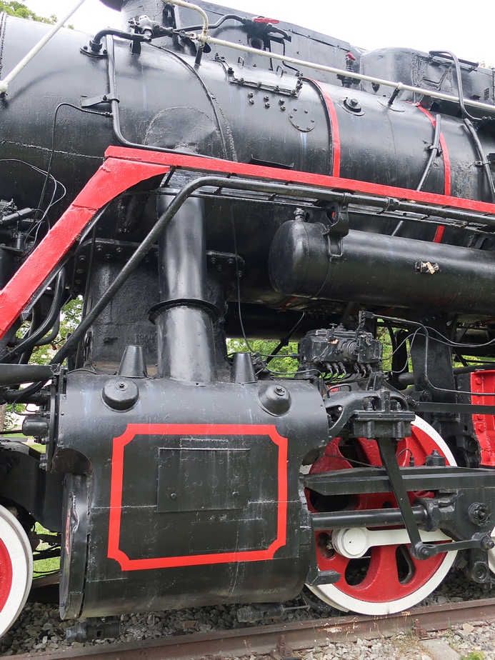 Detail van de aandrijving van stoomlocomotief Л-5049.jpg