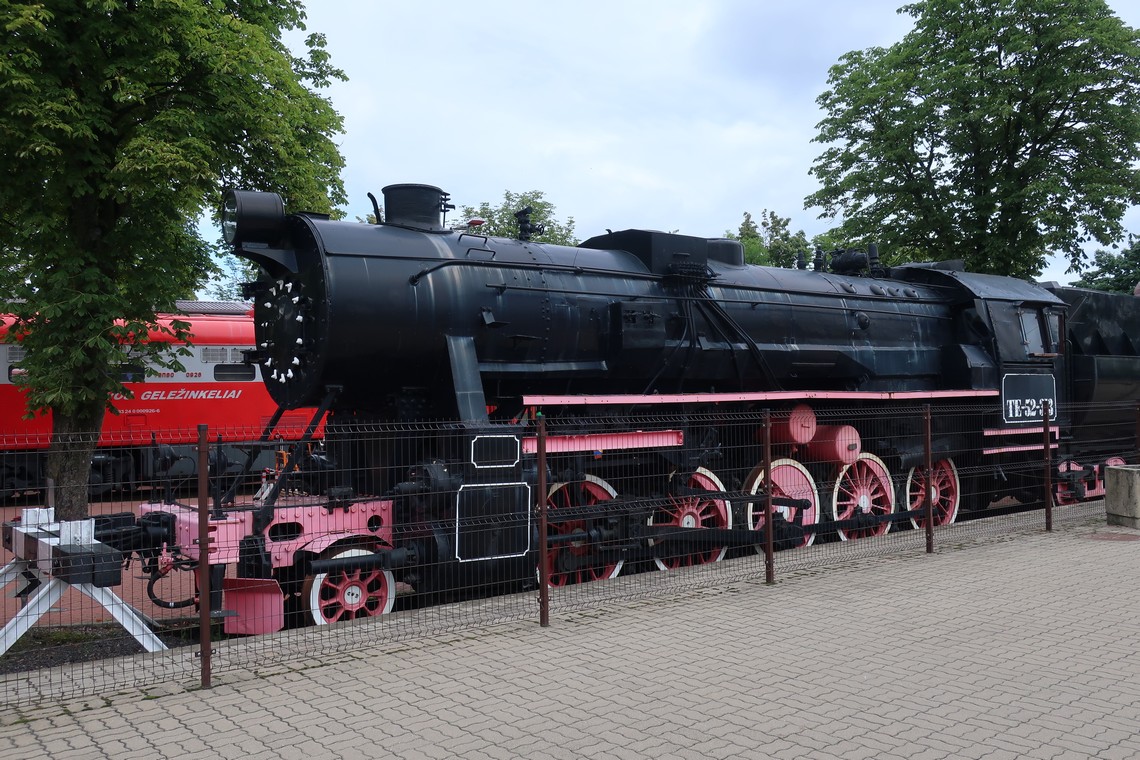 Stoomlocomotief bij het station van Vilnius 0192.jpg