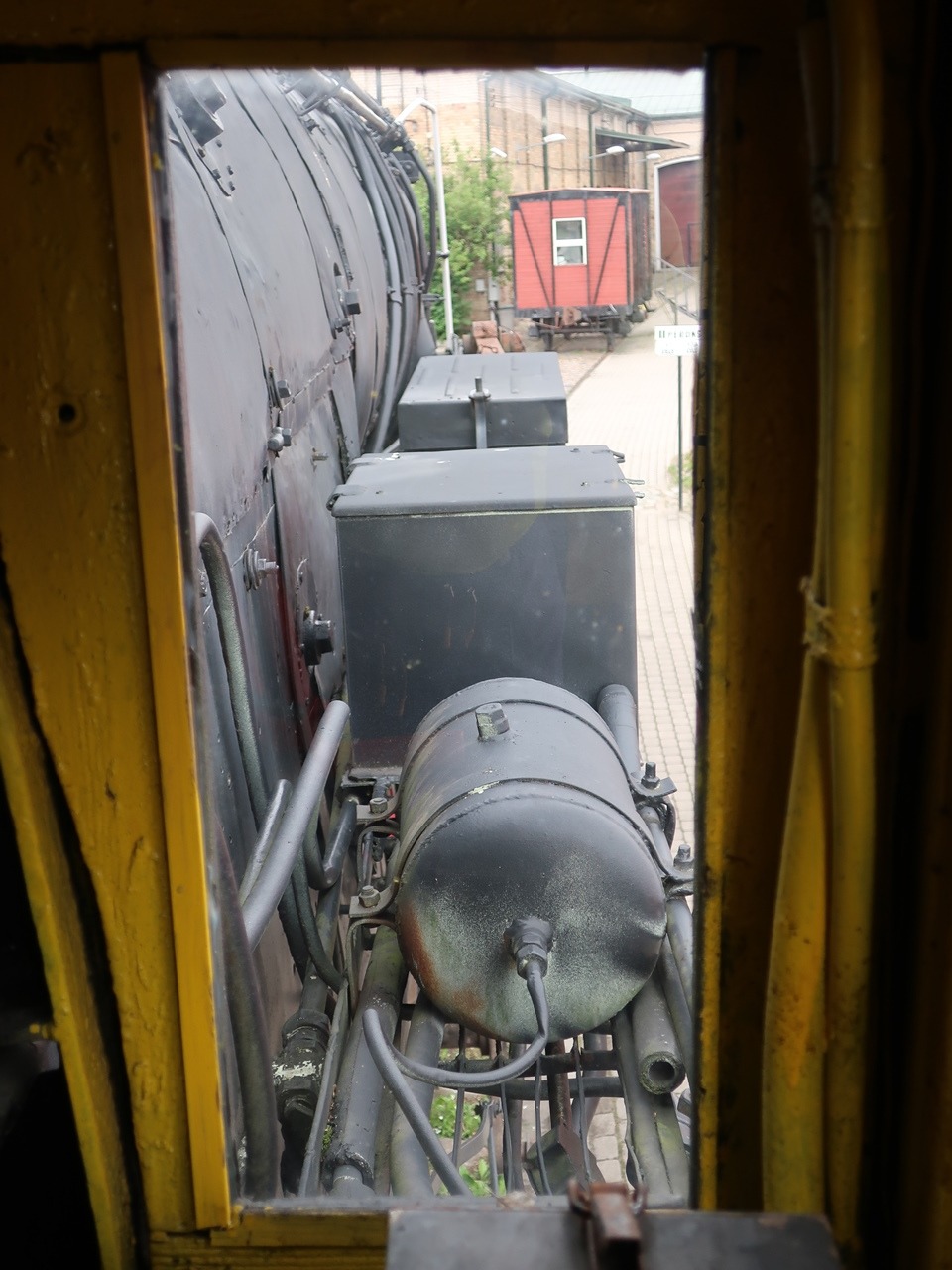 Beperkt zicht vanuit de cabine van stoomlocomotief T3-036  - spoorwegmuseum Riga 0288.jpg