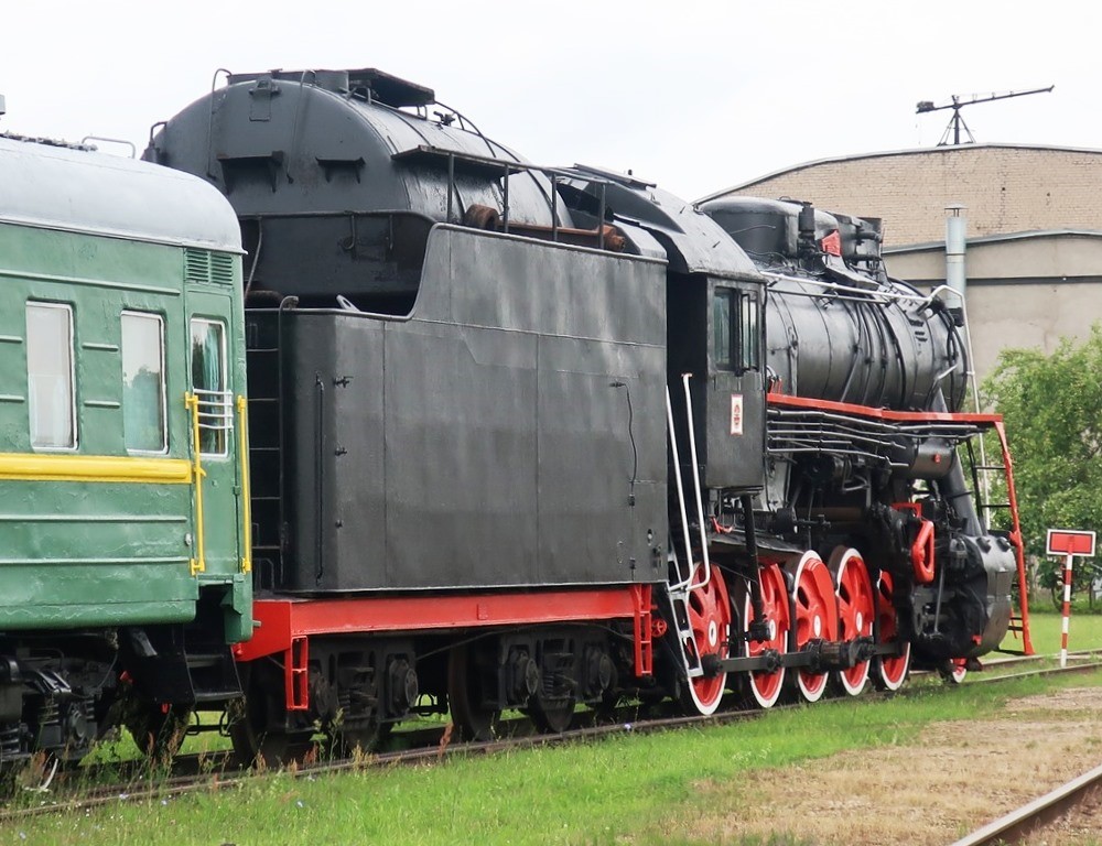 Stoomlocomotief type Л, met focus op de tender, in Gulbene 0343.jpg