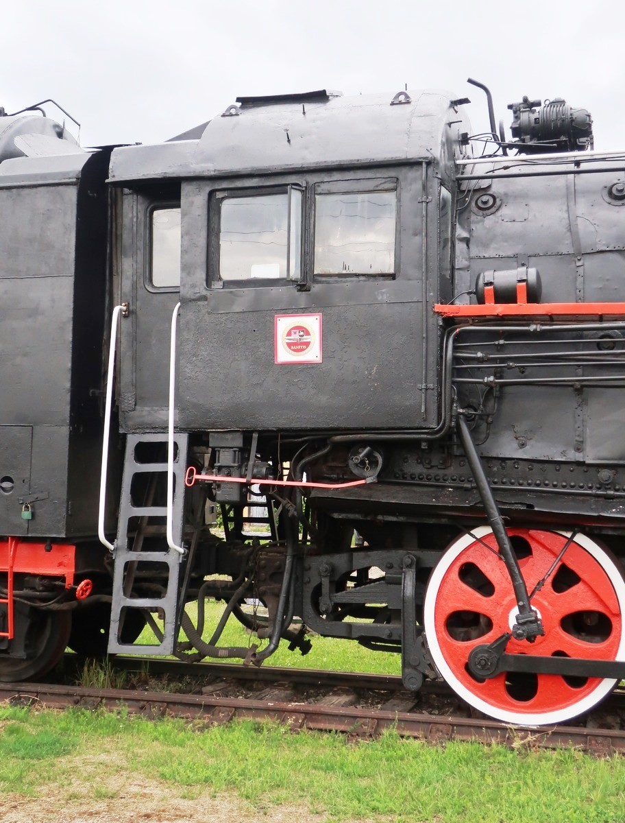 Machinehuis van stoomlocomotief type Л in Gulbene 0352.jpg