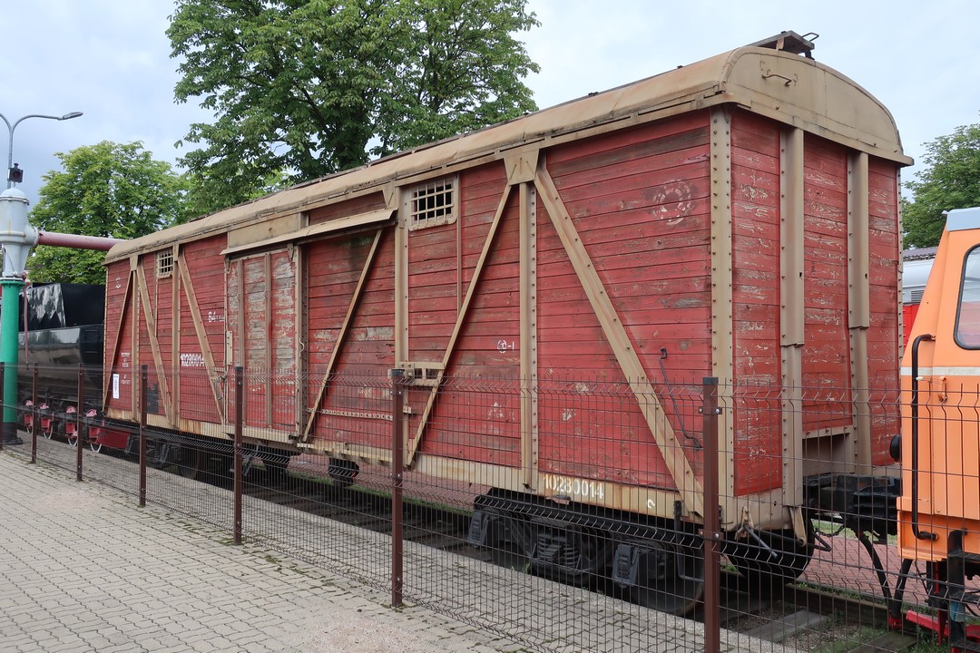 Historische wagon bij het station van Vilnius 0194.jpg