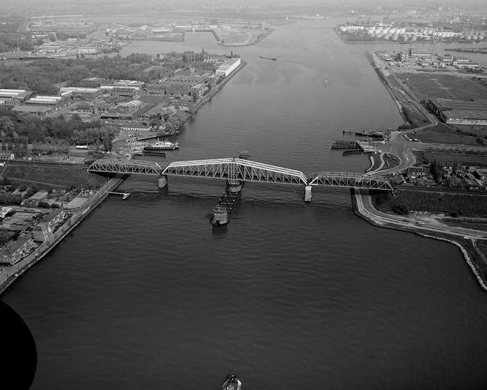 hembrug luchtfoto.jpg