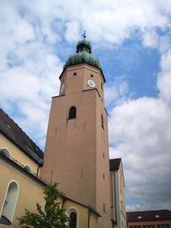 unsere_stadt_turm_aussenansicht.jpg