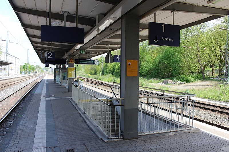 bron; wikipedia.de 1280px-Recklinghausen_Hauptbahnhof_Aufgang.JPG