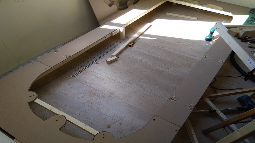 frame bekleed met mdf 8mm platen.jpg