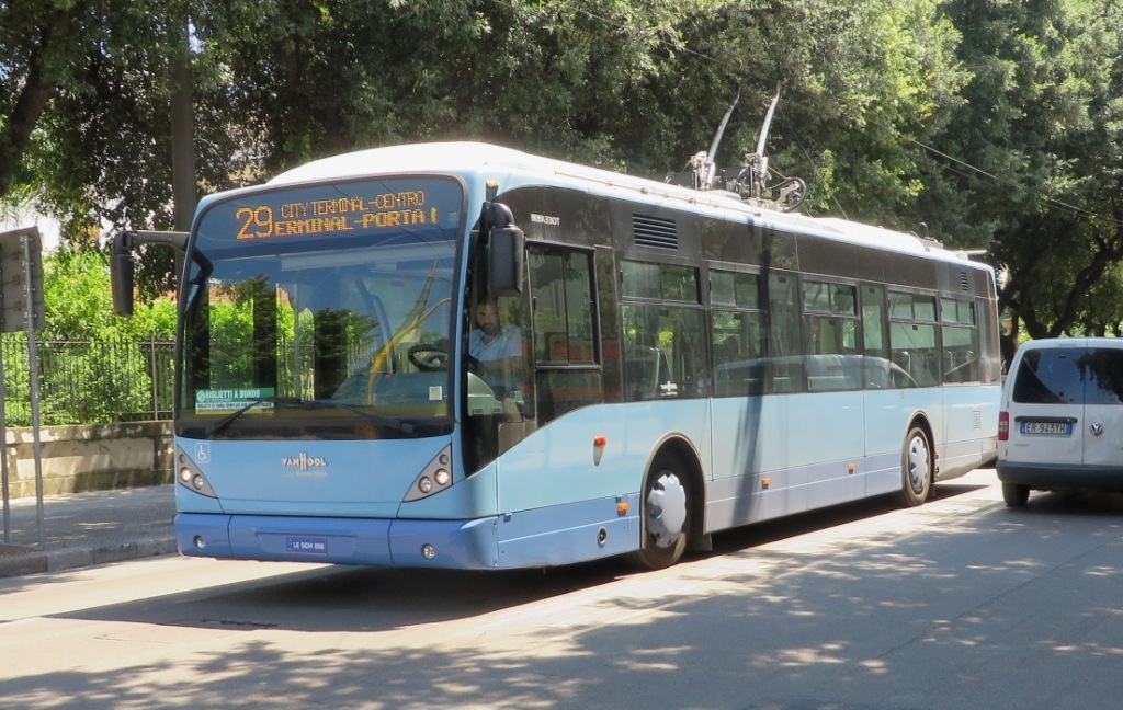 Lecce trolleybus.JPG