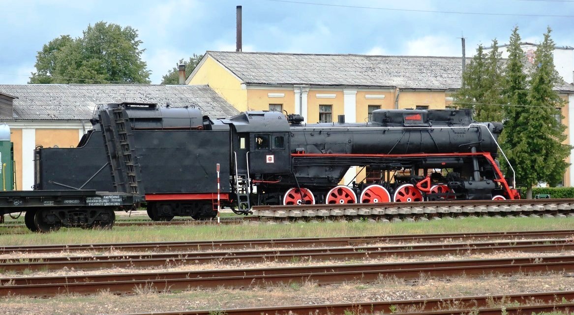 Stoomlocomotief type Л in Gulbene 0299.jpg