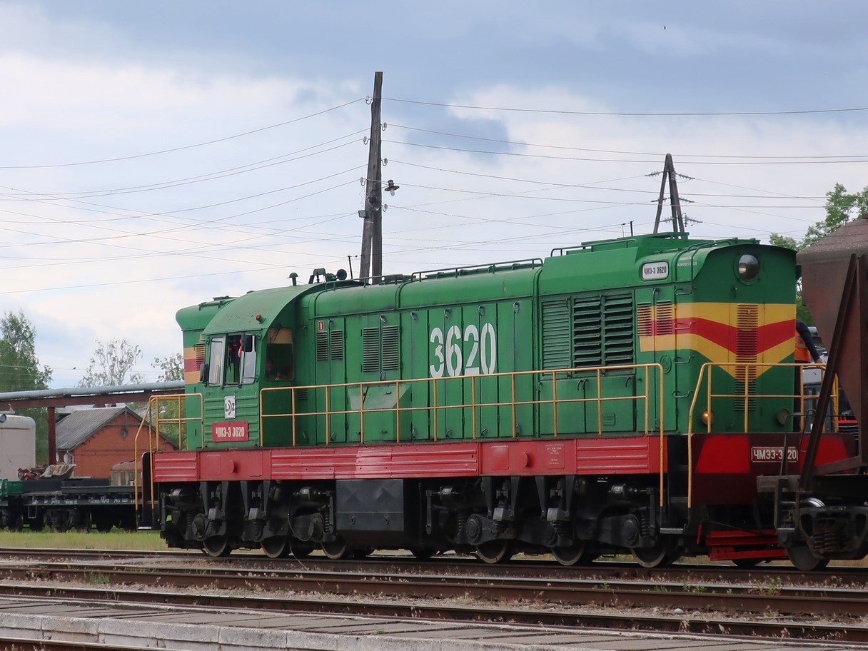 Diesel ЧM3-3-3620 staat op het punt te vertrekken op het station van Gulbene 0296.jpg