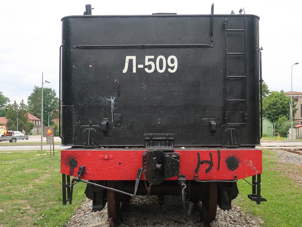 Achterkant van de tender Л-5049 bij stoomlocomotief Л-5049.jpg