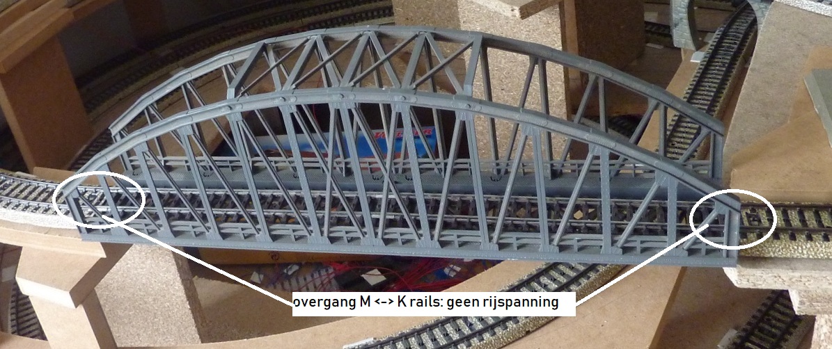 aansluiting M-K rails op brug.jpg