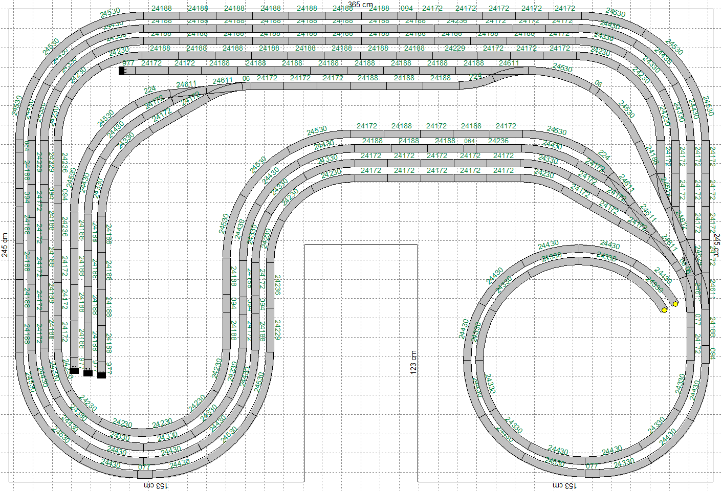 U-vorm 365 x 245, groot schaduwstation met overloopwissels en een aantal kopsporen.png