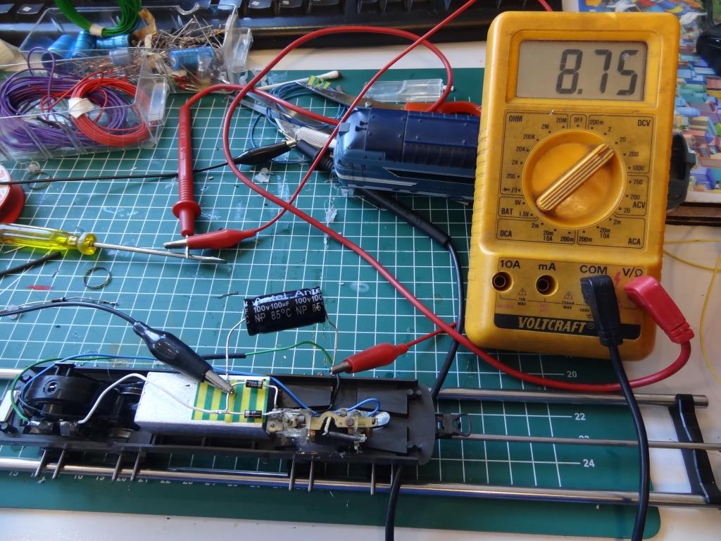 h met de speciale Elco wordt de spanning met 1,5V verhoogd tot 8,75V.JPG