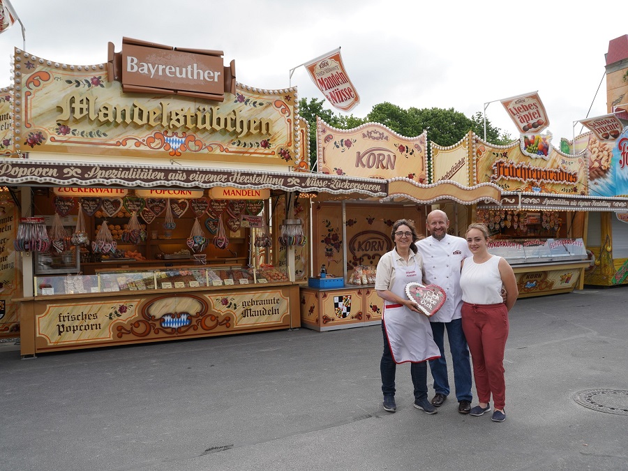 64F VAN MIJN IMBISS ZIJN STRAKS OOK GEEN WIELEN MEER TE ZIEN EN HEEFT OOK EEN KERMIS-LOOK bron; inbayreuth.de.jpg