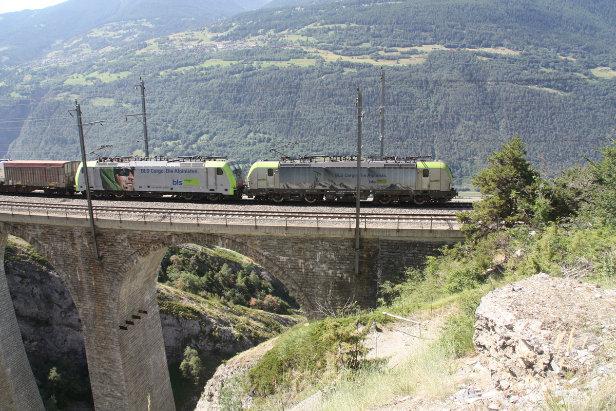 Viaduct met BLS.jpg