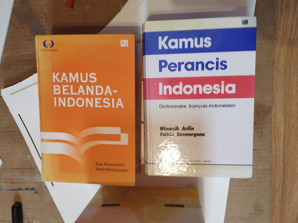 kamus.jpg