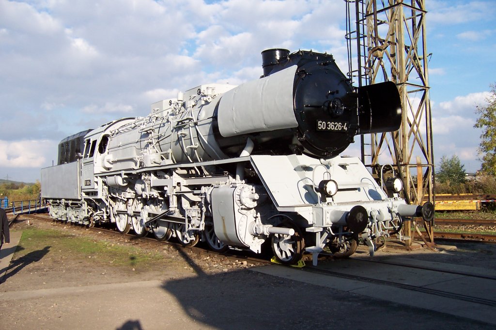 br 50 3626 mit fotoanstrich am 09.10.2004 im Bw Weimar.jpg