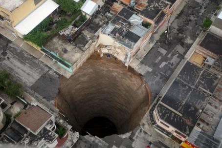 sinkhole_van_nu_TIME_magazine_01.jpg